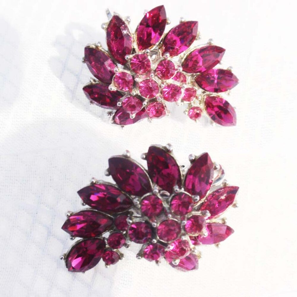 Mid Century Trifari Fuschia ar